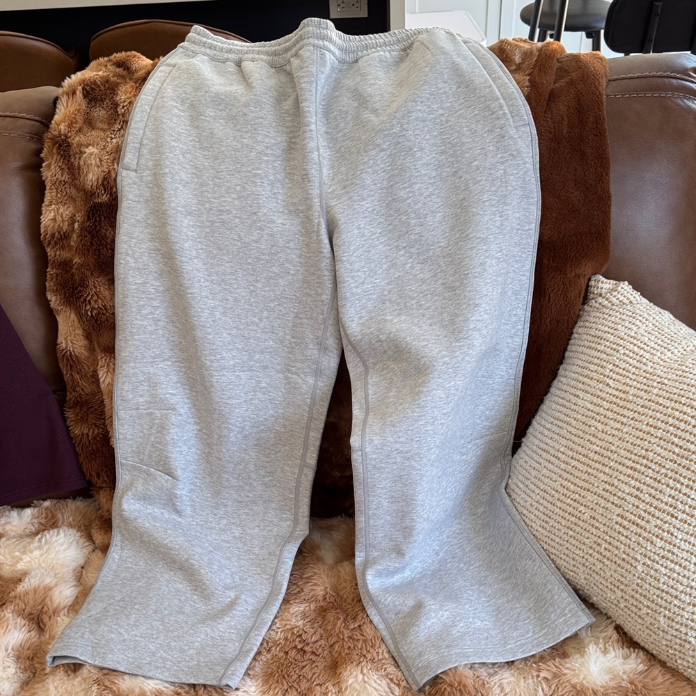 ARITZIA GOLDEN Gray Sweatpants